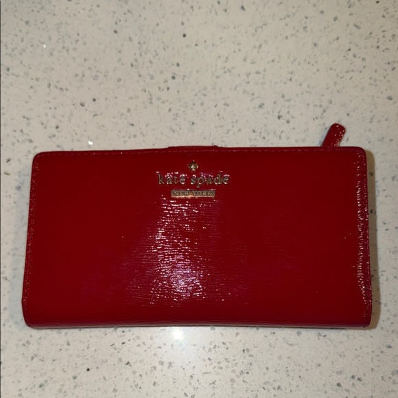 Kate Spade Cedar Street Lacey Patent
Leather Red Wallet 🔴pre-owned - Picture 11 of 11